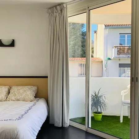 Superbe Avec De Parking Gratuit Sur Place