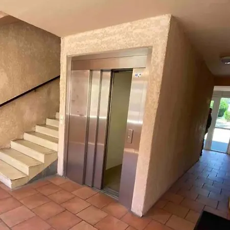 Superbe Avec De Parking Gratuit Sur Place * 卢德