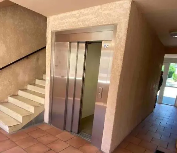 Superbe Avec De Parking Gratuit Sur Place * 卢德